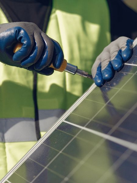 plattel-elektrotechniek-zonnepanelen
